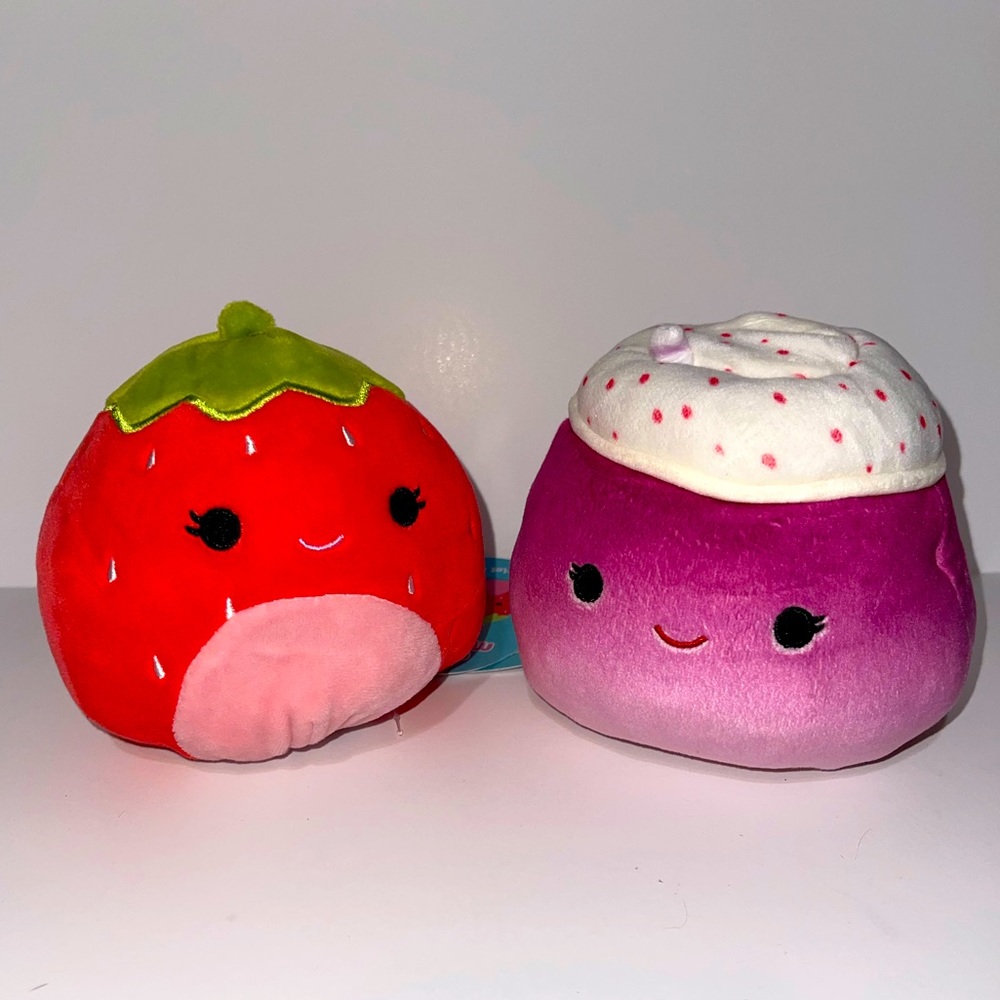 Squishmallows Scarlet The Strawberry & Cinnamon the Frozen Yogurt 5" FlipAMallow
